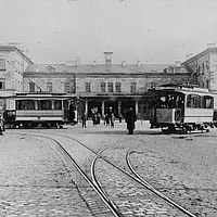 Trams auf dem Bahnhofsvorplatz