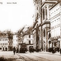 Straßenbahn vor der Martinskirche